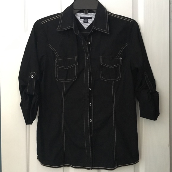 ☘️SALE☘️ Tommy Hilfiger Black Shirt - Picture 2 of 4